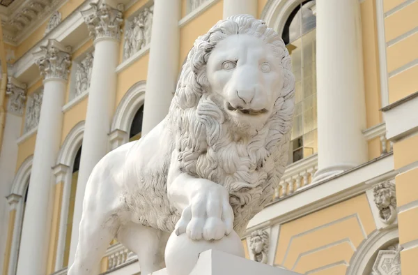 Lion statue, St.Petersburg. — Stock Photo, Image