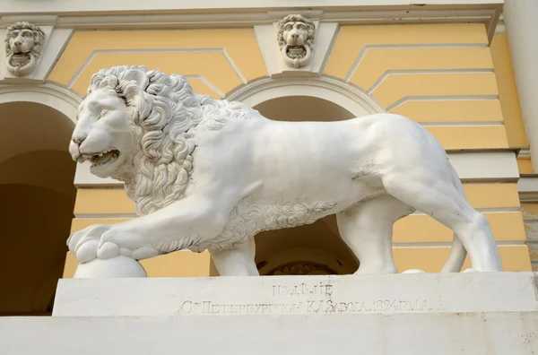 Lion statue, St.Petersburg. — Stock Photo, Image