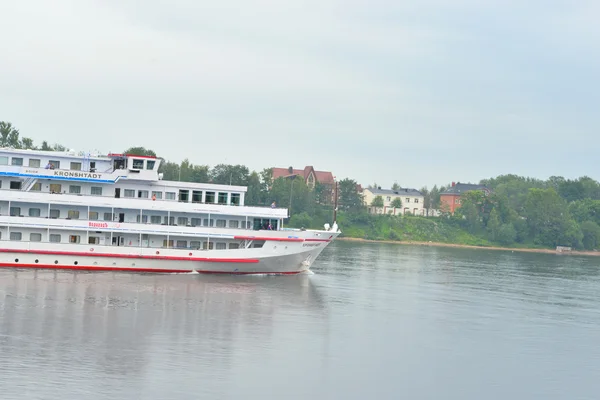 Rivier cruiseschepen. — Stockfoto