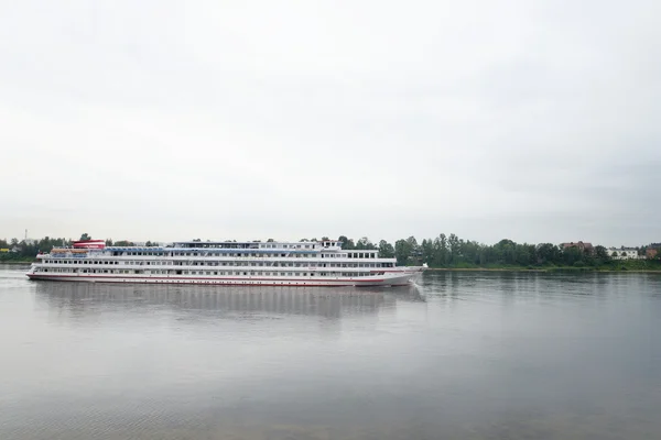 Rivier cruiseschepen. — Stockfoto