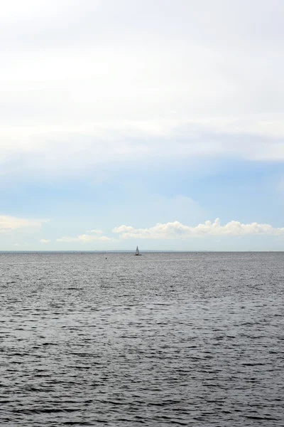 Havet vid moln dag. — Stockfoto