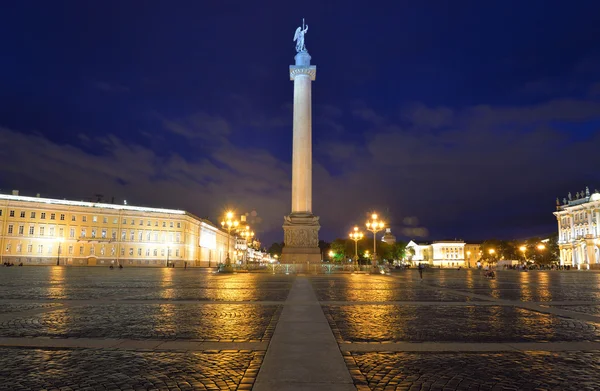 Schlossplatz und Alexandersäule. — Stockfoto