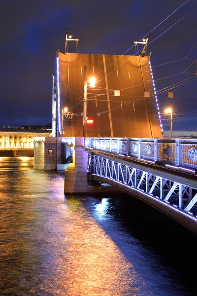 Palastbrücke bei Nacht. — Stockfoto