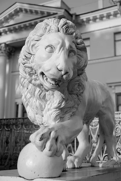 Statue of lion. — Stock Photo, Image