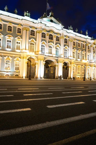 밤에 있는 겨울 궁전의 모습. — 스톡 사진