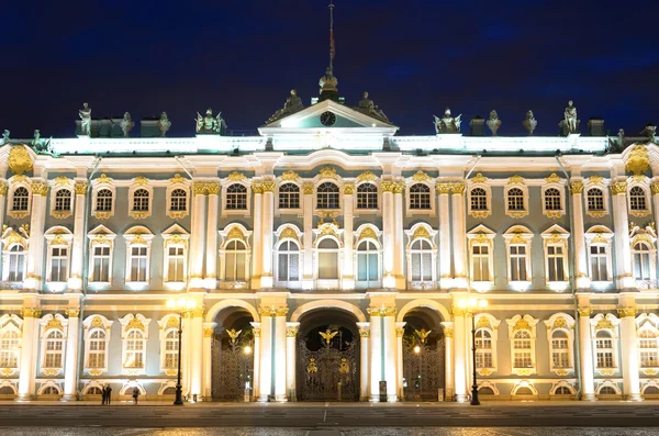 Vista del Palazzo d'Inverno di notte. — Foto Stock