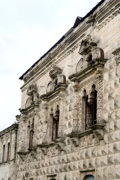 Verlaten gebouw in Feodorovsky gorodok — Stockfoto