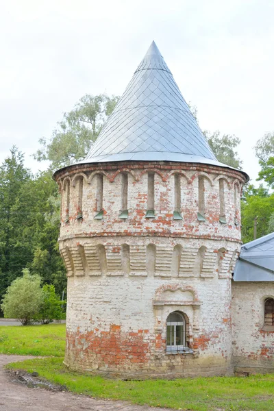 Abandoned building in Feodorovsky gorodok — Stock Photo, Image