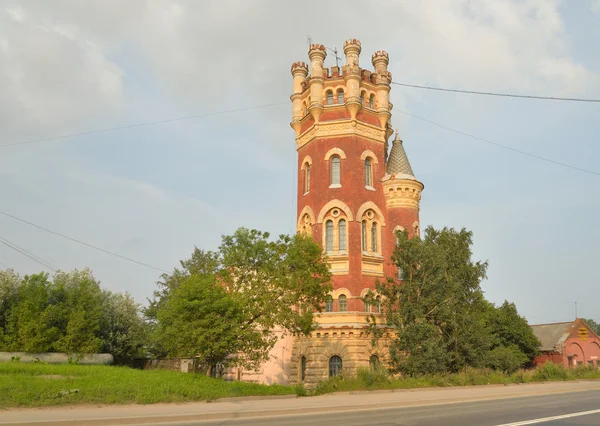 Wasserturm im gotischen Stil. — Stockfoto