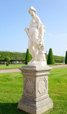 Pertergof Park'ta üst.