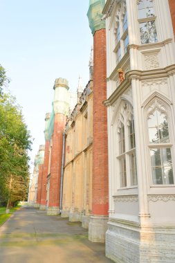 Petergof Kraliyet ahırında.