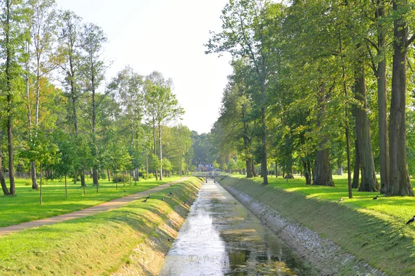 アレクサンドラ公園の運河. — ストック写真