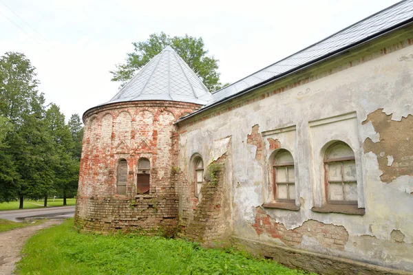 Elhagyott épület in Feodorovsky gorodok. — Stock Fotó