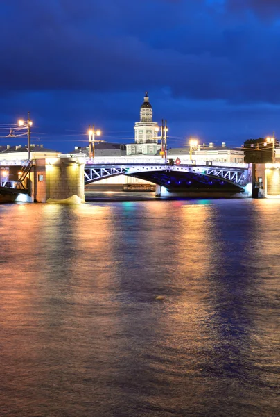 Puente del Palacio por la noche. — Foto de Stock