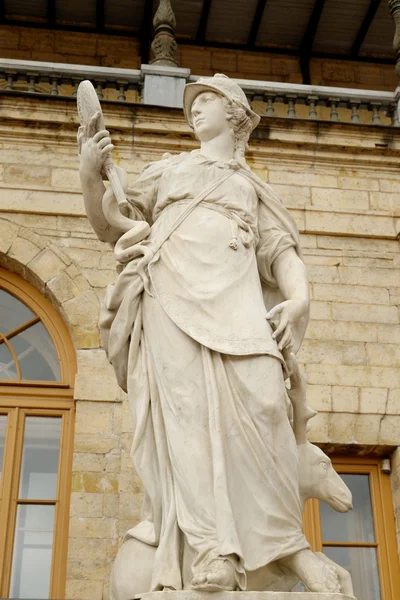 Statue Wisdom near Big Gatchina Palace. — Stock Photo, Image