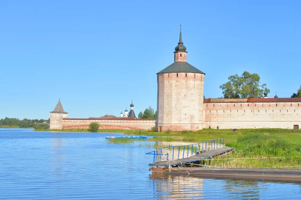 Monasterio Kirillo-Belozersky de día . — Foto de Stock