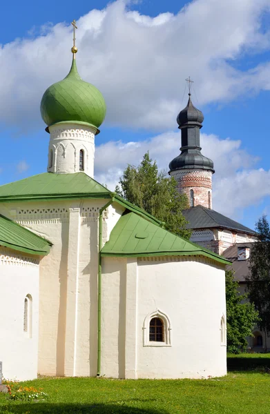 Igreja no mosteiro de Kirillo-Belozersky . — Fotografia de Stock