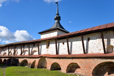 Kale Kirillo Belozersky kule manastır gündüz.