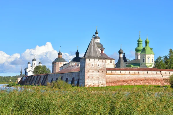 Monasterio Kirillo-Belozersky de día . — Foto de Stock