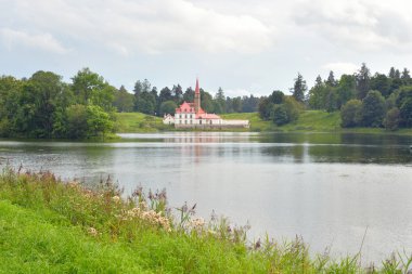 Tarikat park ve Prioratsky Sarayı.