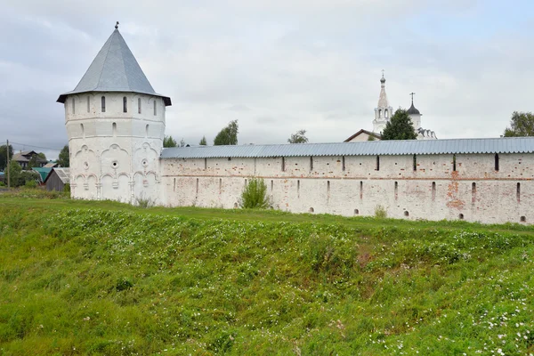Mury twierdzy klasztoru Priluki Zbawiciela. — Zdjęcie stockowe