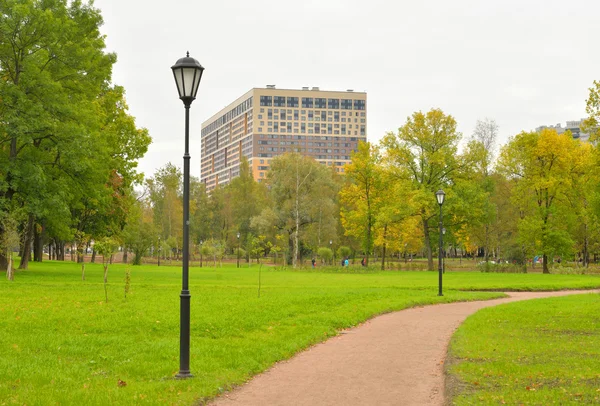 Parco Kurakina Dacha inizio autunno . — Foto Stock