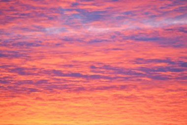 gün batımında bulutlar 