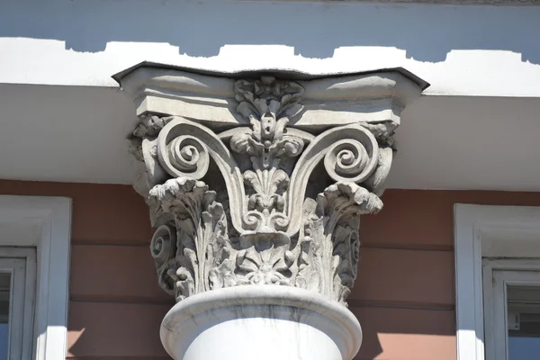 Column capital of palace — Stock Photo, Image