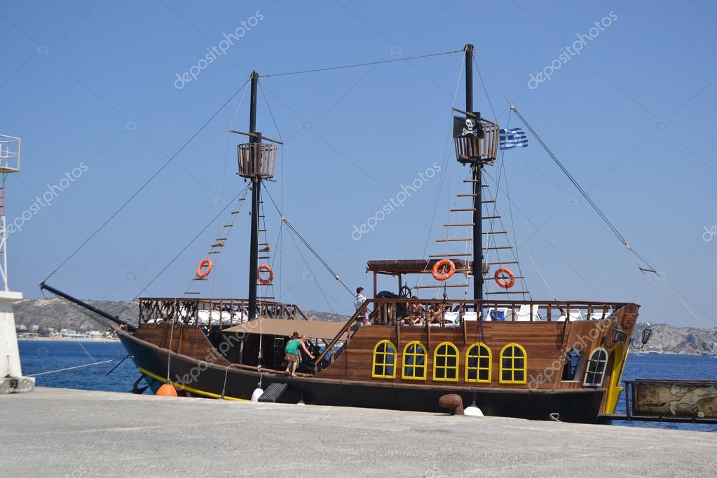 Navire Dans Le Port De Marseille Photo Editoriale C Konstsem 53830433