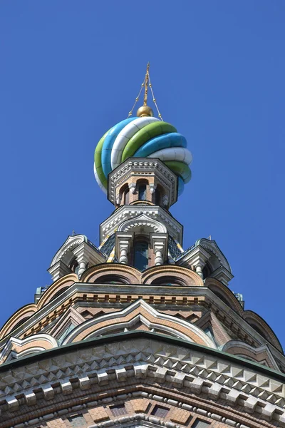 Kuppel der orthodoxen Kirche spas na krovi — Stockfoto