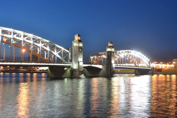 Pietro il Grande Ponte di notte — Foto Stock