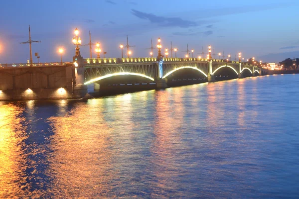 夜のトリニティ橋 — ストック写真