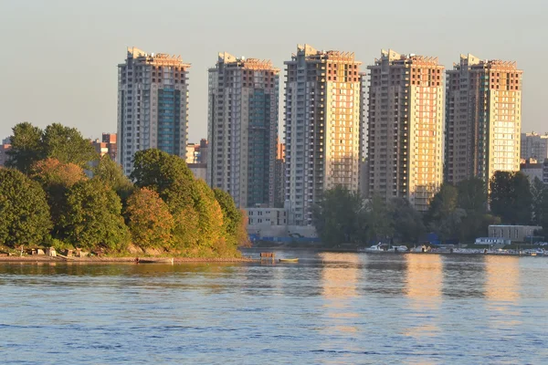 Uitzicht op de rivier de Neva, Sint-Petersburg — Stockfoto