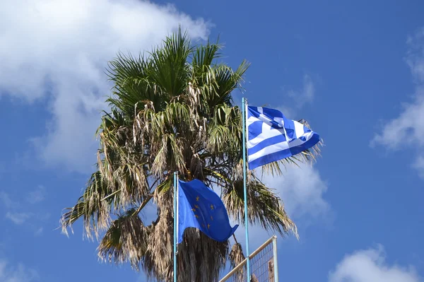 Σημαίες της Ελλάδας και της Ευρωπαϊκής Ένωσης — Φωτογραφία Αρχείου