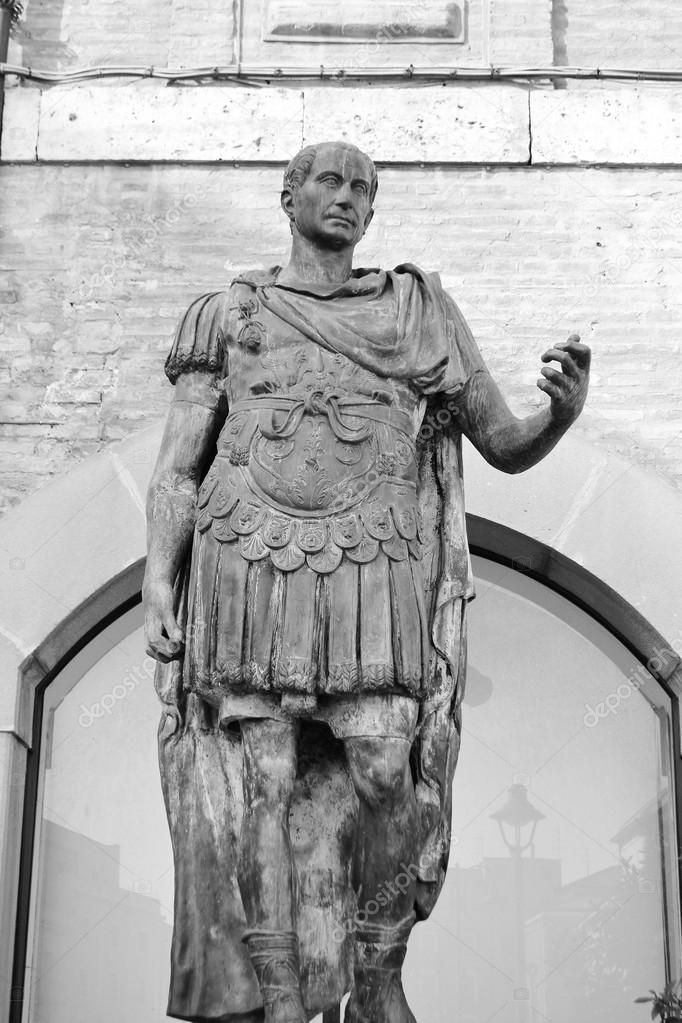 Статуя Гая Юлия Цезаря стоковое фото ©konstsem 57011883
