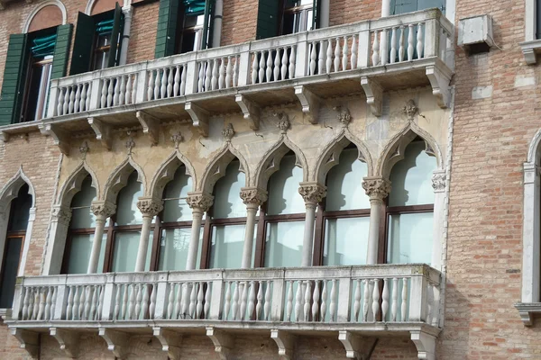 Stary budynek w Wenecji. — Zdjęcie stockowe