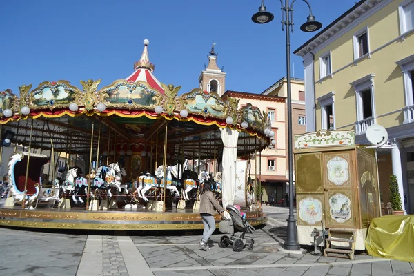 Carousel on Piazza Tre Martiri in the center of Rimini — Stock Photo, Image