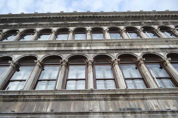 Παλιό κτίριο στη Βενετία. — Φωτογραφία Αρχείου