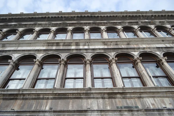 Ancien bâtiment à venise . — Photo