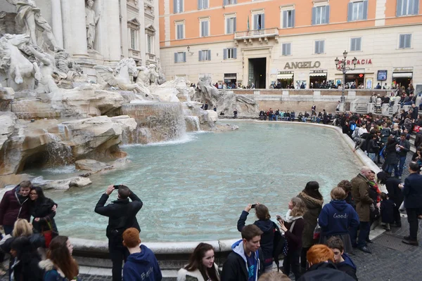 Fontana Trevi - la más famosa de Roma . — Foto de Stock