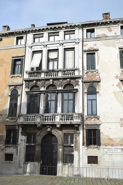 Edifício antigo em Veneza . — Fotografia de Stock