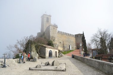 san Marino bir uçurumun üzerindeki