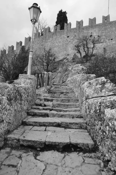Viejas escaleras de piedra — Foto de Stock