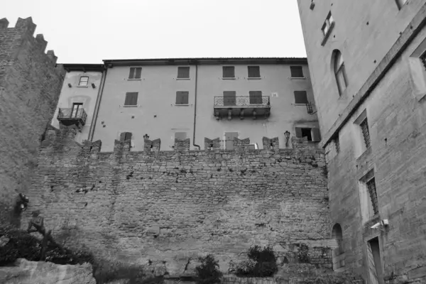 Oude gebouwen in San Marino — Stockfoto