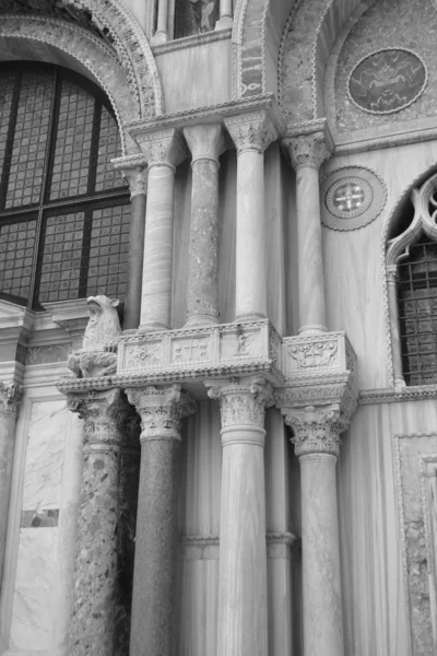 Columns of the Basilica di San Marco — Stock Photo, Image