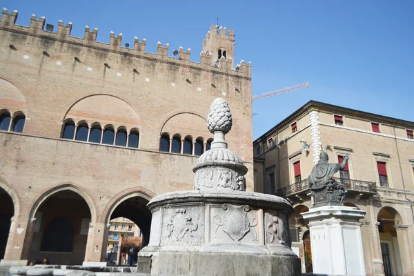 Piazza Cavour üzerinde eski ortaçağ binaları — Stok fotoğraf