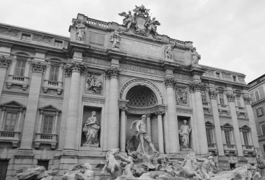 Trevi Çeşmesi (Fontana di Trevi).