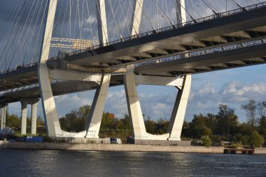 St. Petersburg 'daki Kablo Kalan Köprü.