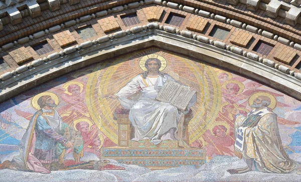 Mosaic on facade of orthodox church Spas na Krovi — Stock Photo, Image