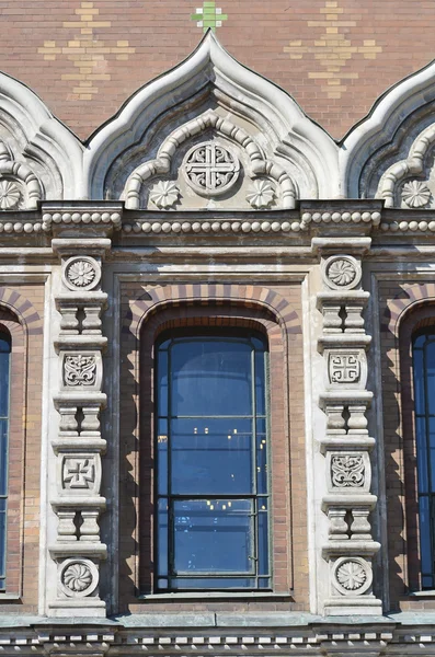 Window of orthodox cathedral Spas na Krovi — Stock Photo, Image